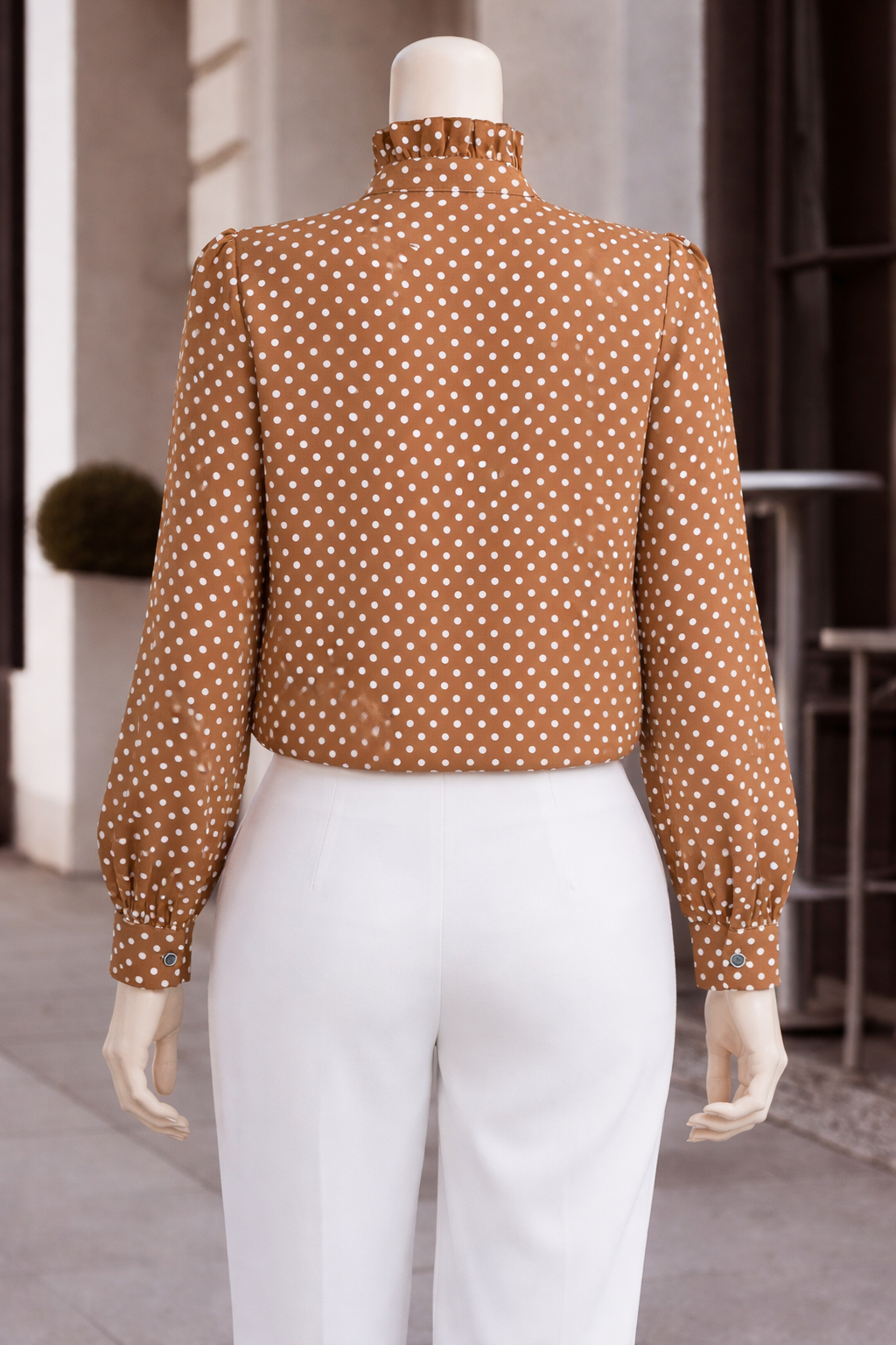 Chemise élégante à pois