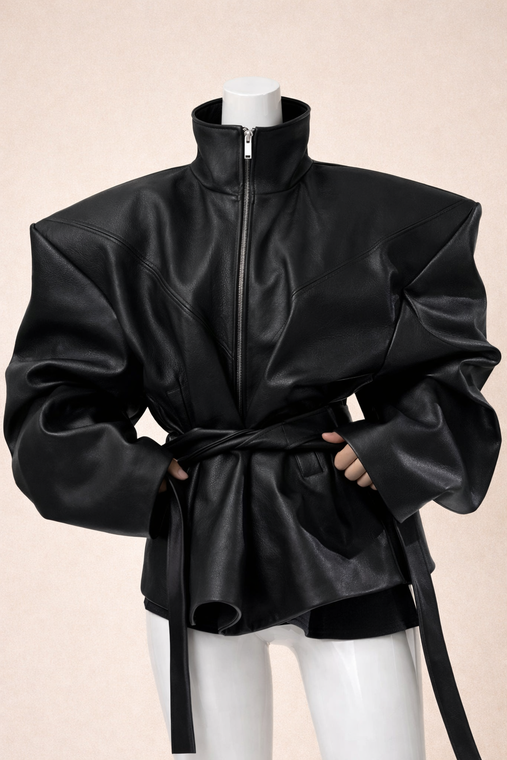 Veste en cuir à épaules larges