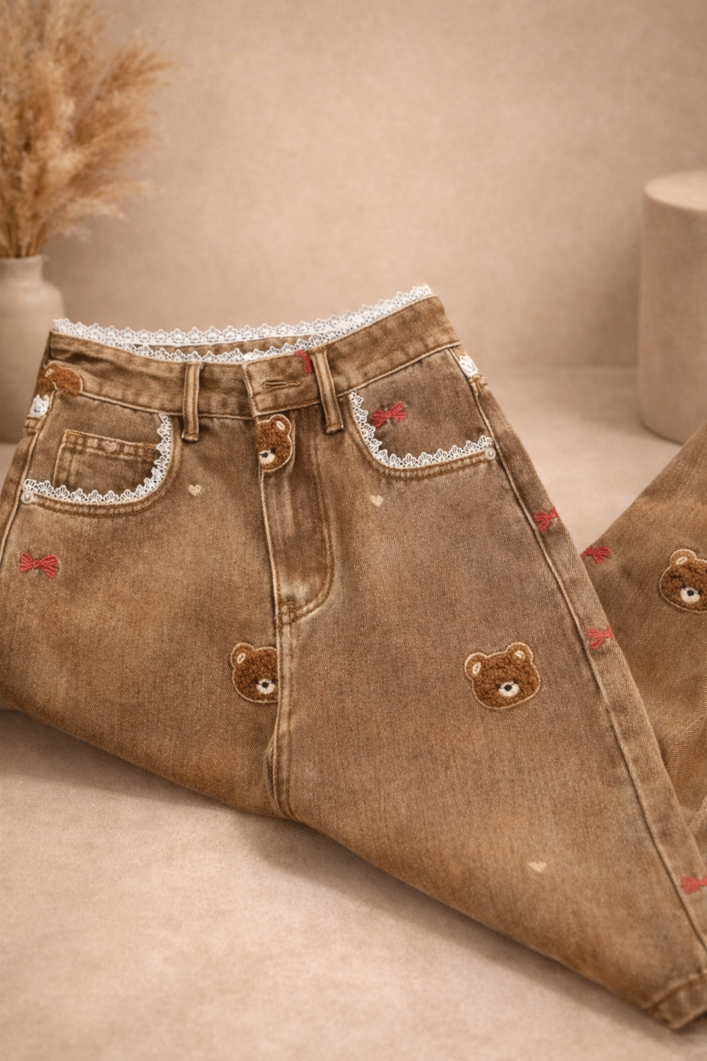 Jean taille haute droit avec patchwork en dentelle