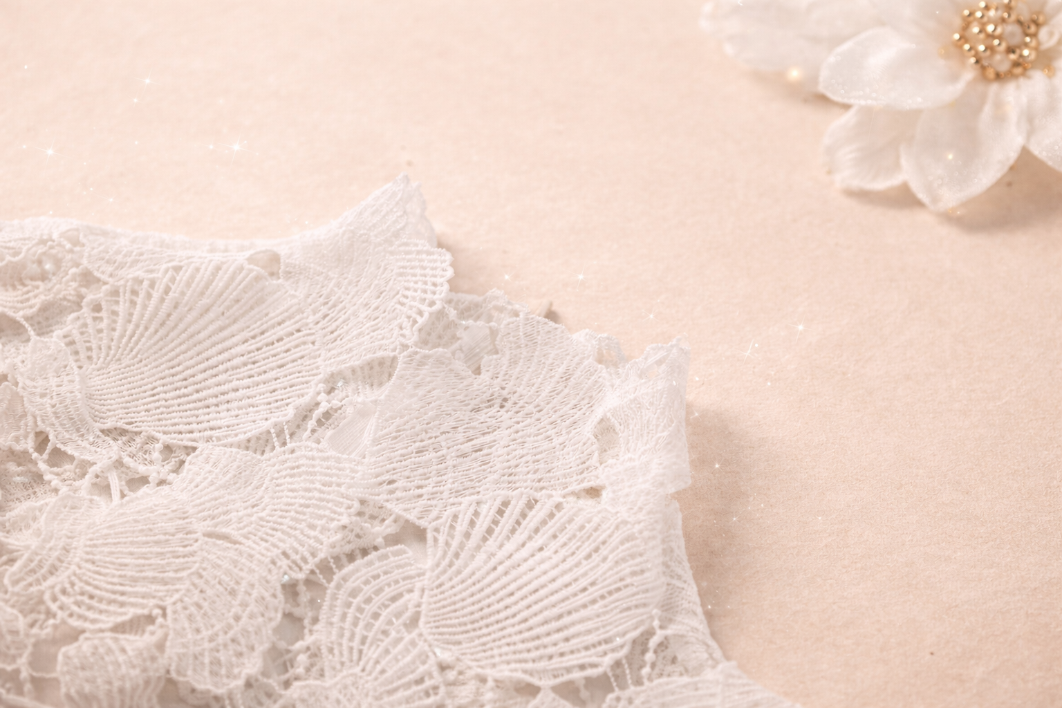 Robe mini blanche en crochet