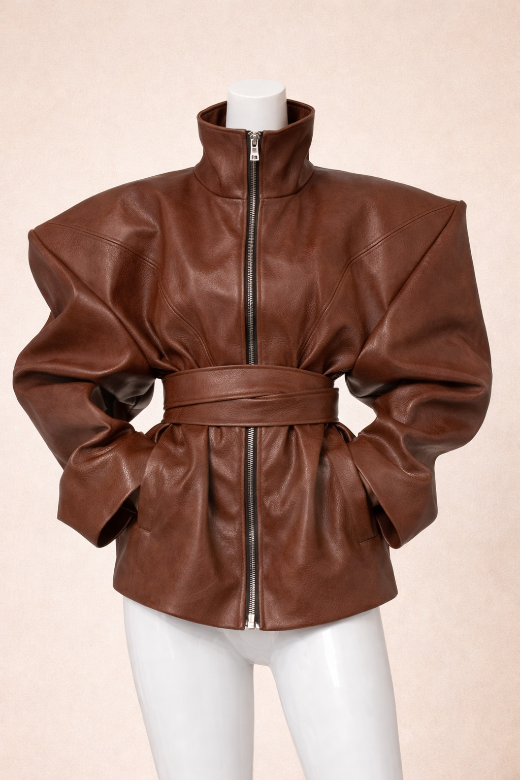 Veste en cuir à épaules larges