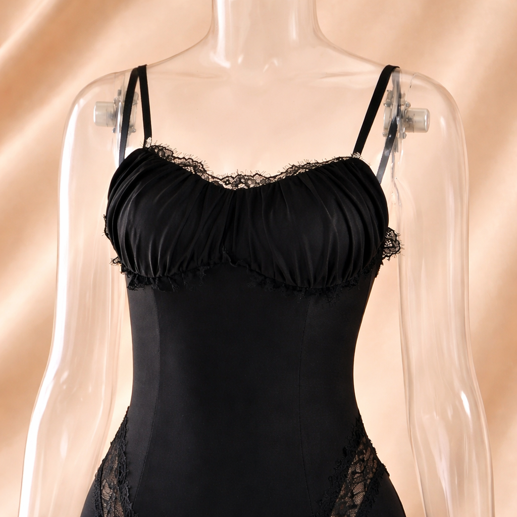 Robe longue en dentelle transparente