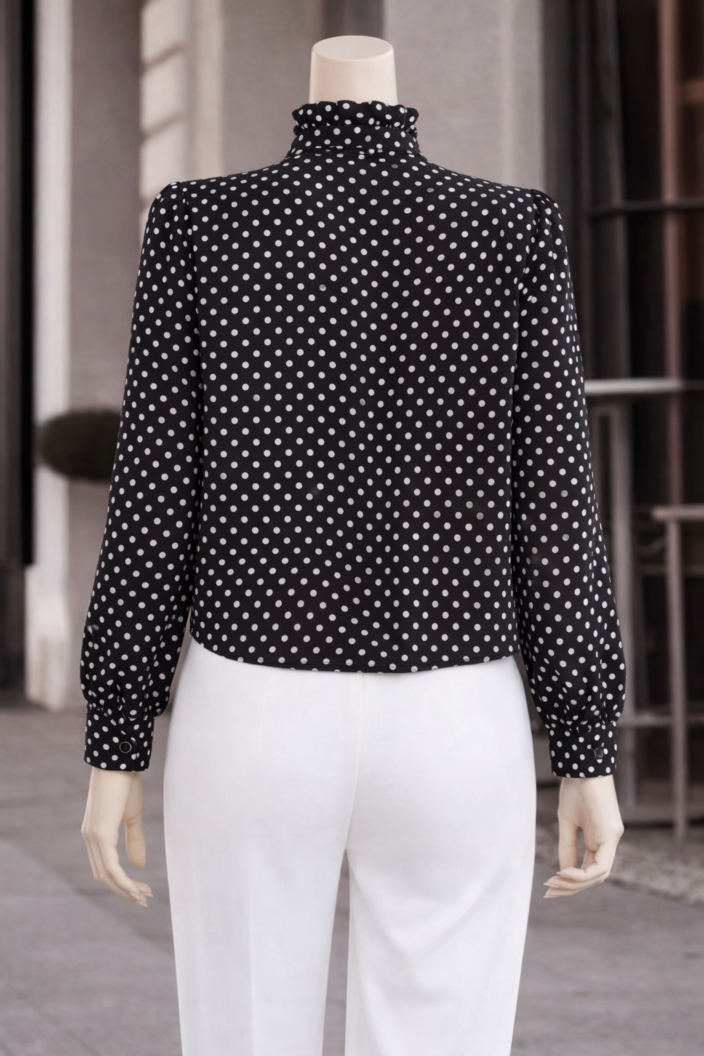 Chemise élégante à pois